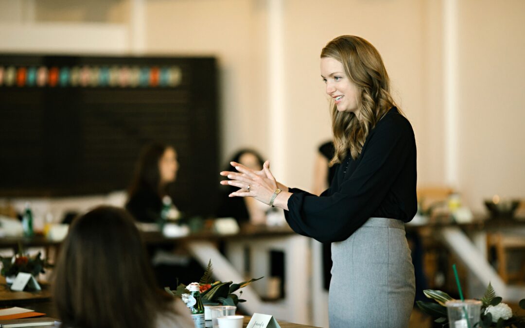 Stacy Ennis | Helping leaders write books that scale their influence, impact, and revenue.